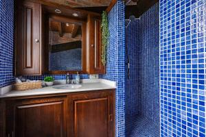 Et badeværelse på La Campanona + 18 billeder