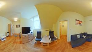 Televízia a/alebo spoločenská miestnosť v ubytovaní Apartamenty Marco - Stare Miasto - Super Wi Fi