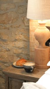 En eller flere senge i et værelse på Schoolhouse Snug