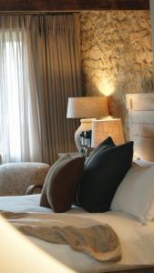 En eller flere senge i et værelse på Schoolhouse Snug