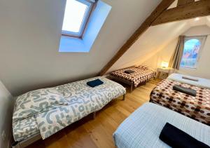 Ένα ή περισσότερα κρεβάτια σε δωμάτιο στο La Villa Madeleine -jacuzzi - 10 voyageurs