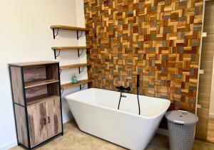 Ένα μπάνιο στο La Villa Madeleine -jacuzzi - 10 voyageurs +54 φωτογραφίες