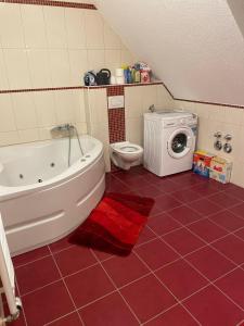 Koupelna v ubytování Ferienhaus Duran nähe Europa Park - 4 Schlafzimmer - 9 Betten + 39 fotografií