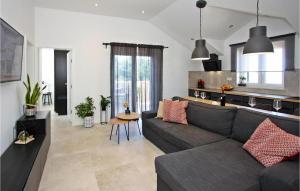 Khu vực ghế ngồi tại Cozy Apartment In Supetar With Wifi