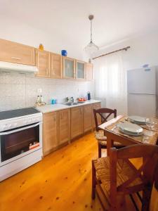 Kuchyň nebo kuchyňský kout v ubytování Dinas Apartment - Alonnisos Summer Haven + 31 fotografií