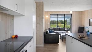 Køkken eller tekøkken på Villavilla #604 - Grenå Strand, Østjylland + 8 billeder
