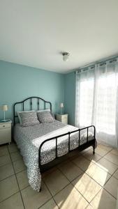 Giường trong phòng chung tại La villa fonbrun au calme