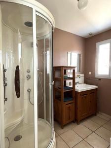 Phòng tắm tại La villa fonbrun au calme