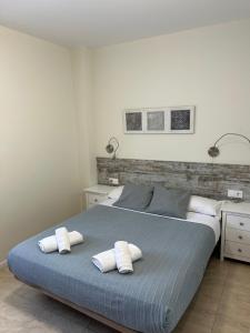 Postel nebo postele na pokoji v ubytování Apartamentos ELMA1 + 39 fotografií