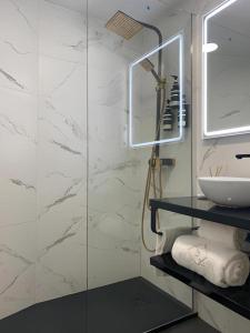 Et badeværelse på Hotel Catalina Suites