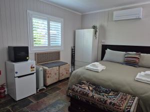 Postel nebo postele na pokoji v ubytování Reddoor Studio Millthorpe