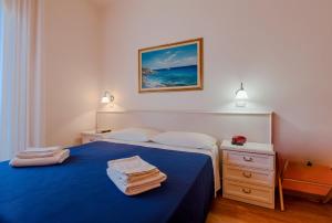 Postel nebo postele na pokoji v ubytování Hotel Gabicce Mare