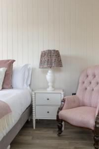 En eller flere senge i et værelse på Honeysuckle Cottage, Kailzie