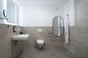 Et badeværelse på dreamcation Altstadthotel - Mikro Apartments mit Küche & Self Check-In