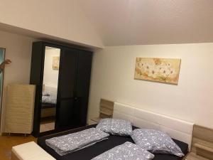 Postel nebo postele na pokoji v ubytování Mainz Downtown Residence