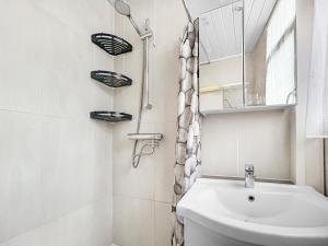 a white bathroom with a sink and a shower at Appartement proche Paris, parking, centre-ville in Châtillon +18 photos