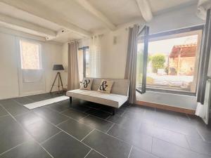 Postel nebo postele na pokoji v ubytování REFUGE CHAMPETRE - Moderne & Confort - Jardin Terrasse Barbecue - Parking et Wifi Gratuit - ESPACE ET DETENTE - Parfaitement équipé - Idéal FAMILLE + 18 fotografií