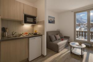 Køkken eller tekøkken på Chamonix Sud - Forclaz 213 - happy Rentals