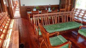 Posezení v ubytování Kalappura Houseboats & Tours