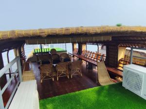 Balkón nebo terasa v ubytování Kalappura Houseboats & Tours + 42 fotografií