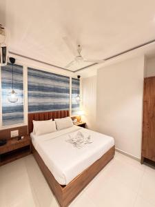 Postel nebo postele na pokoji v ubytování Palm Breeze Hotel - Colaba + 31 fotografií