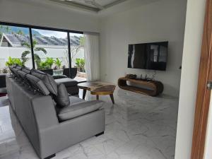 Et tv og/eller underholdning på Villa Carissa