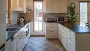 Køkken eller tekøkken på Villavilla #78 - Öland, Sverige + 9 billeder