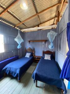 two beds in a room with blue sheets at Casa de Praia LUÁ in Bragança +39 photos