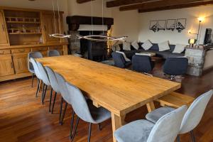 Kuchyň nebo kuchyňský kout v ubytování Large family home near lake and resorts