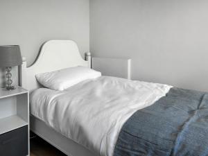 En eller flere senge i et værelse på The Cart Shed - Uk51020 + 6 billeder