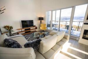 Posezení v ubytování 401 - High-End Condo - Incredible View and Pool