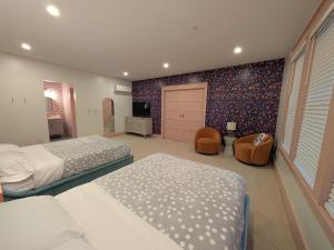 En eller flere senge i et værelse på Parkway House Goshen Bed And Breakfast Suite 4