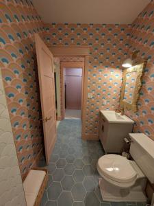 Et badeværelse på Parkway House Goshen Bed And Breakfast Suite 4