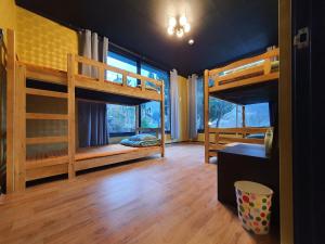 Postel nebo postele na pokoji v ubytování Hooni Guest House & Motel