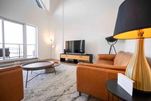 TV/trung tâm giải trí tại 402 - The Penthouse Luxury Condo - View and Pool