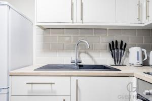 Køkken eller tekøkken på Guest Stays - Bridge Street Studio 3 + 16 billeder