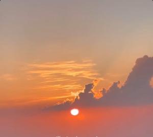 Solopgangen eller solnedgangen set fra luksusteltet