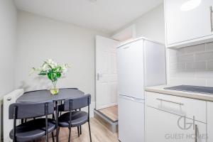 Køkken eller tekøkken på Guest Stays - Bridge Street Studio 3