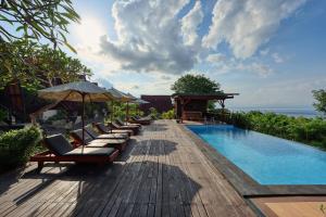 Bazén v ubytování Bataran Garden Cottage nebo v jeho okolí