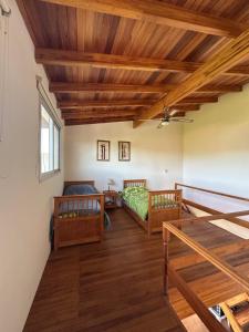 En eller flere senge i et værelse på Casa Siquiman