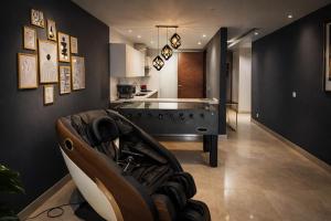 Et opholdsområde på Presidential Two Bedrooms Suite In Gold Crest Residency- DHA Phase 4 Lahore