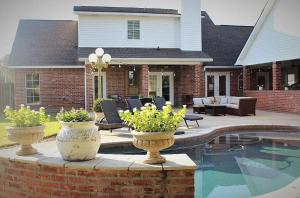 Swimmingpoolen hos eller tæt på West Point Retreat