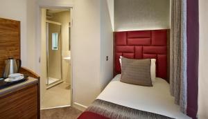 Cama o camas de una habitación en Norfolk Towers Paddington