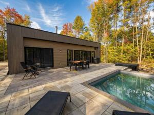 Hồ bơi trong/gần Chalet Bella Vista with Private SPA and Skiing