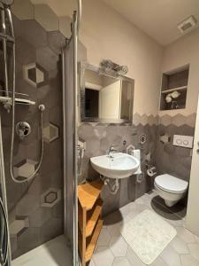 Koupelna v ubytování Superhost Lucca Casa Galli 77 Two Bedrooms Two Bathrooms