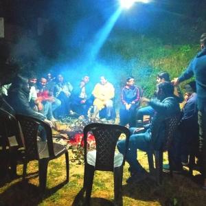 Gæster der bor på Himalayan Wooden Cottage camping & Cafe Dalhousie