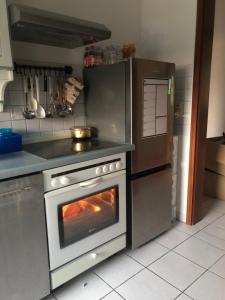 Nhà bếp/bếp nhỏ tại Exclusive Ferienwohnung nähe Bad Nenndorf Schaumburg