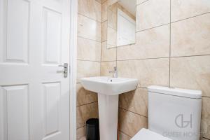 Et badeværelse på Guest Stays - Bridge Street Studio 2