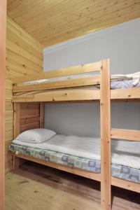 a bunk bed room with two bunk beds in a cabin at Pyhäkoti C - 30 Metres From the Slopes - Valkea Homes in Pyhätunturi