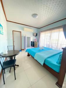 En eller flere senge i et værelse på Rak Ban Kerd House